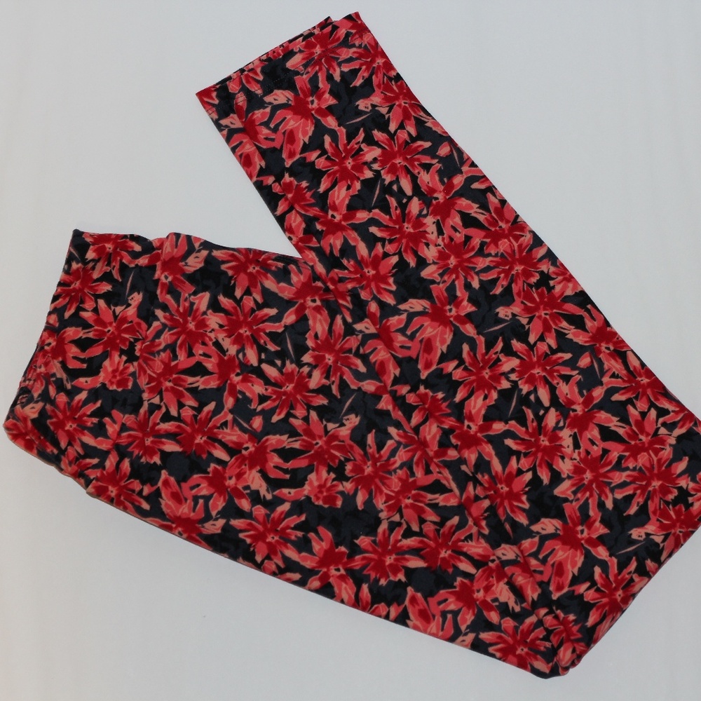 FREE with Bundle Lularoe Black and Red Floral Print Leggings - Picture 2 of 5